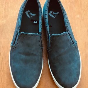 R REPORT SLIP ONS SHOES